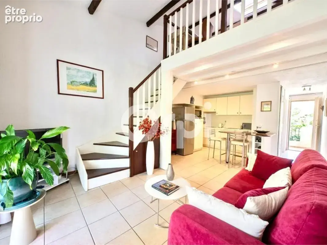 Logement avec terrasse - parking privé et cave - piscine / résidence sécurisée - photo 2