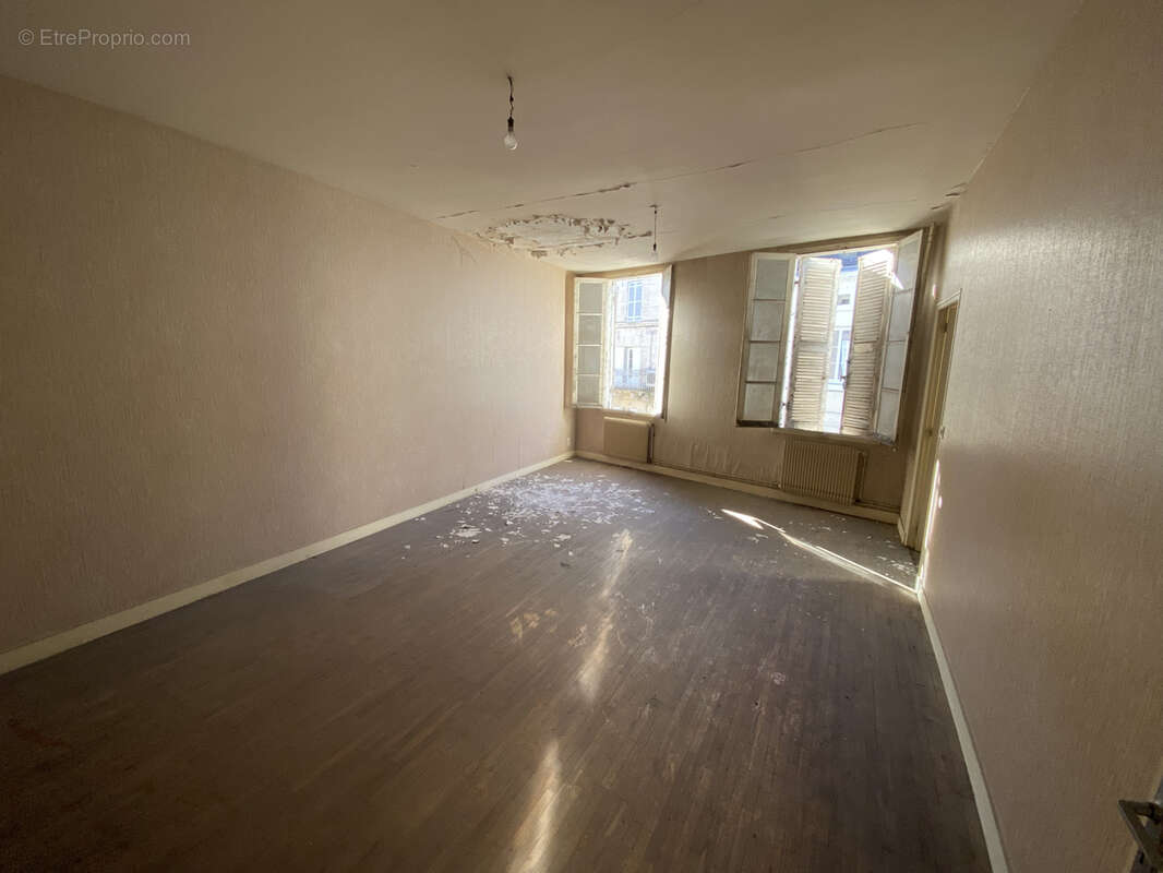 Appartement à CHALAIS