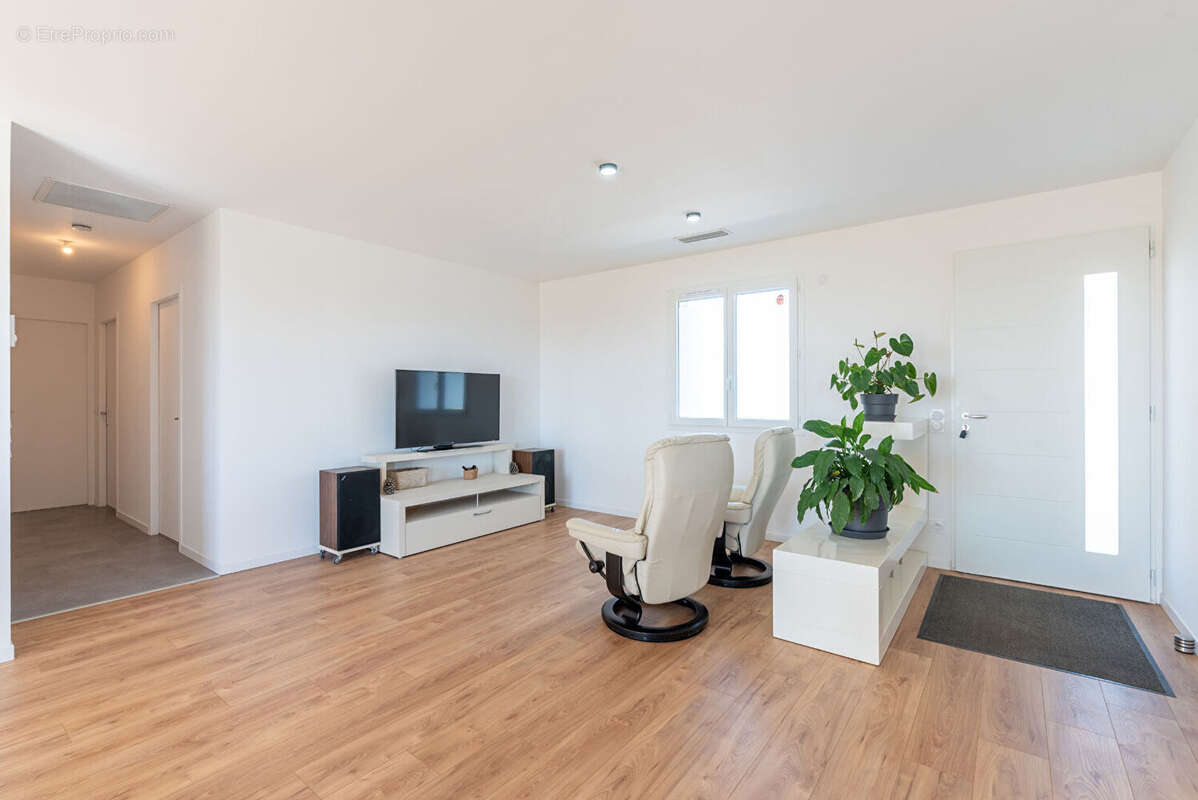 Maison 4 pièce(s) 95 m2 - photo 2