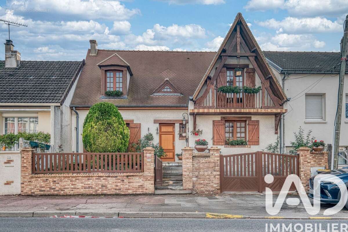 Photo 2 - Maison à LIVRY-GARGAN