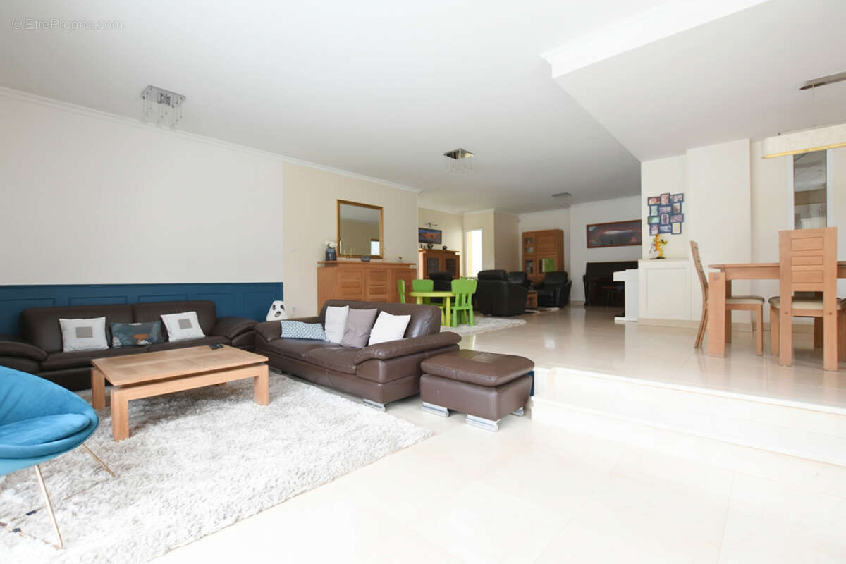 Maison à LES ESSARTS-LE-ROI