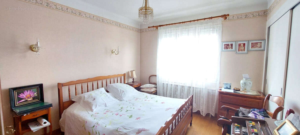 Maison à SAINT-DENIS-LES-BOURG