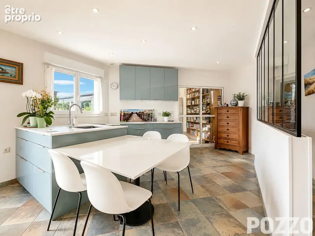 Bréville-sur-Mer, Spacieuse maison de 237 m² avec piscine intérieure et grand garage - photo 5