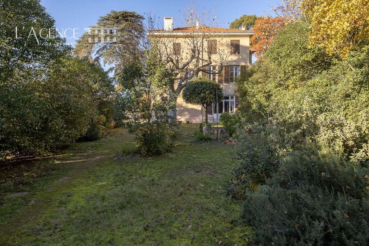 Appartement à AIX-EN-PROVENCE