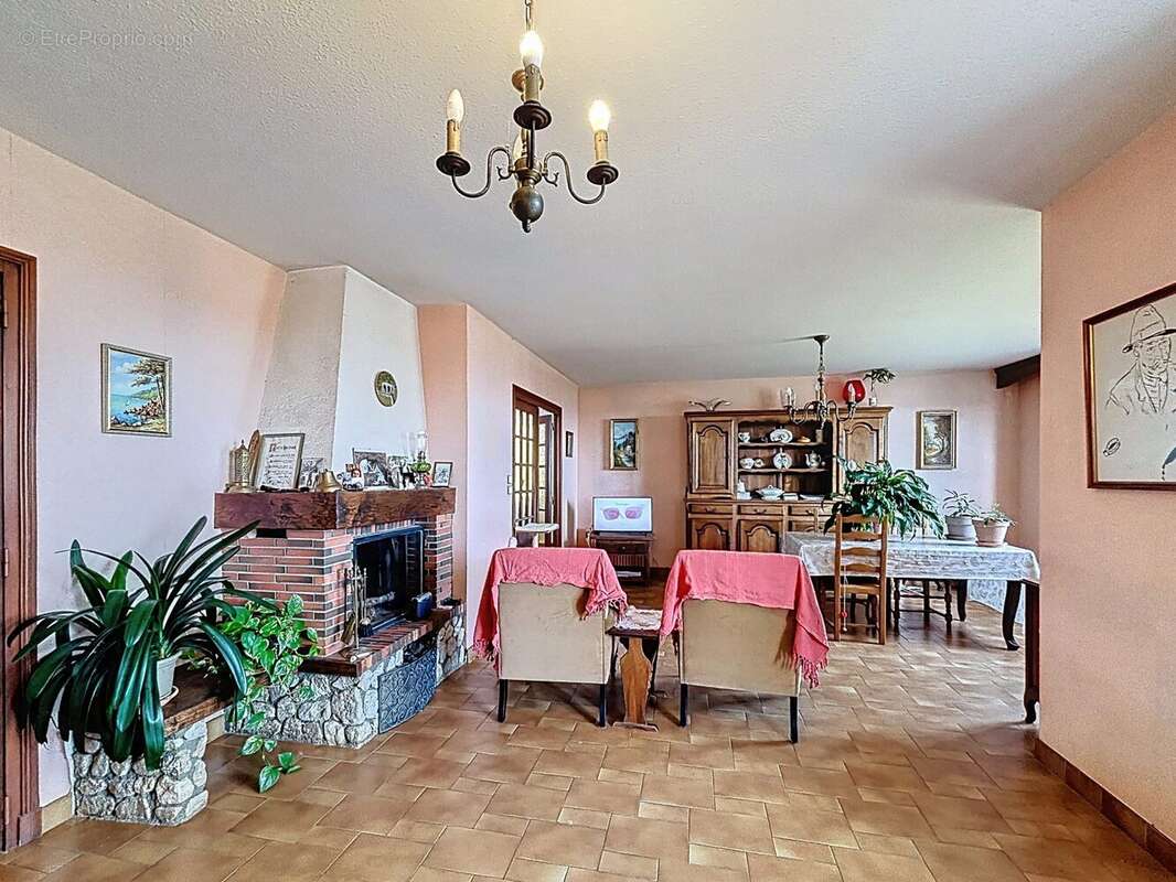 Maison à VILLIE-MORGON