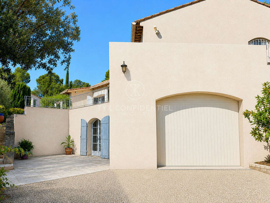Villa avec piscine sur les hauteurs de NOVES -  9 km de Saint Rémy de Provence - photo 2