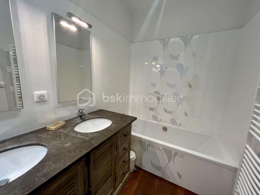 Maison à MONTPEYROUX