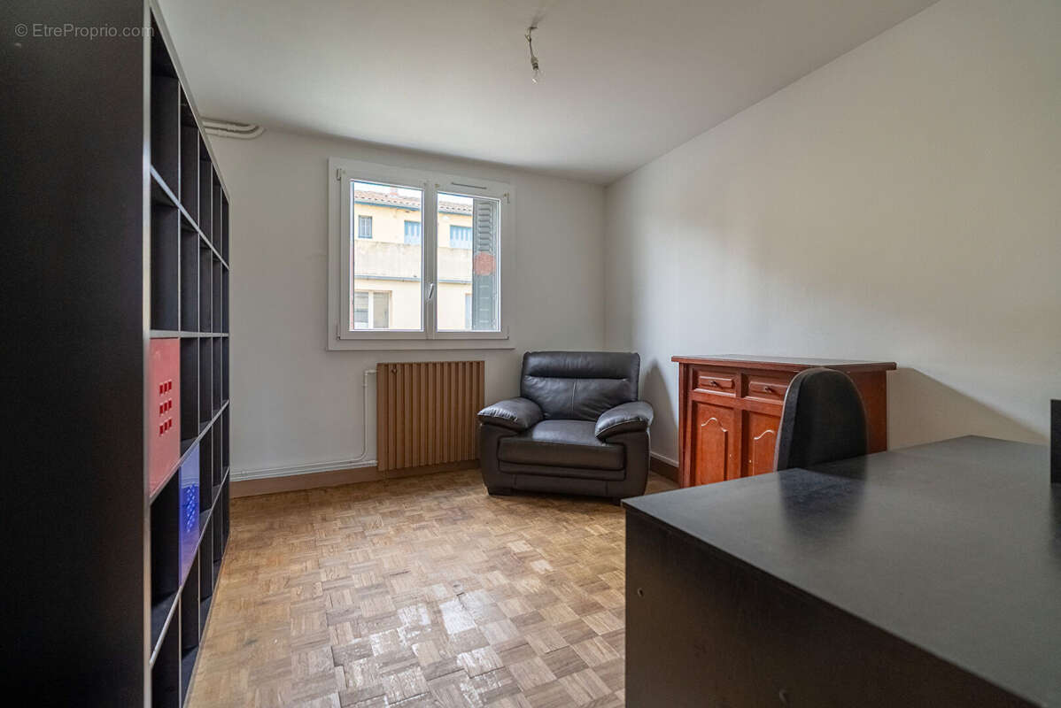 Quartier Pasteur: T3 en RDC (vendu loué meublé) - photo 6