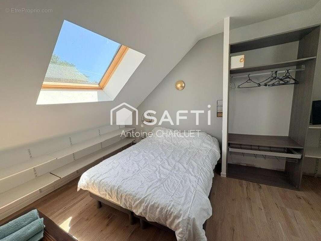 Maison 138 m² à Saint-Genou  - photo 7