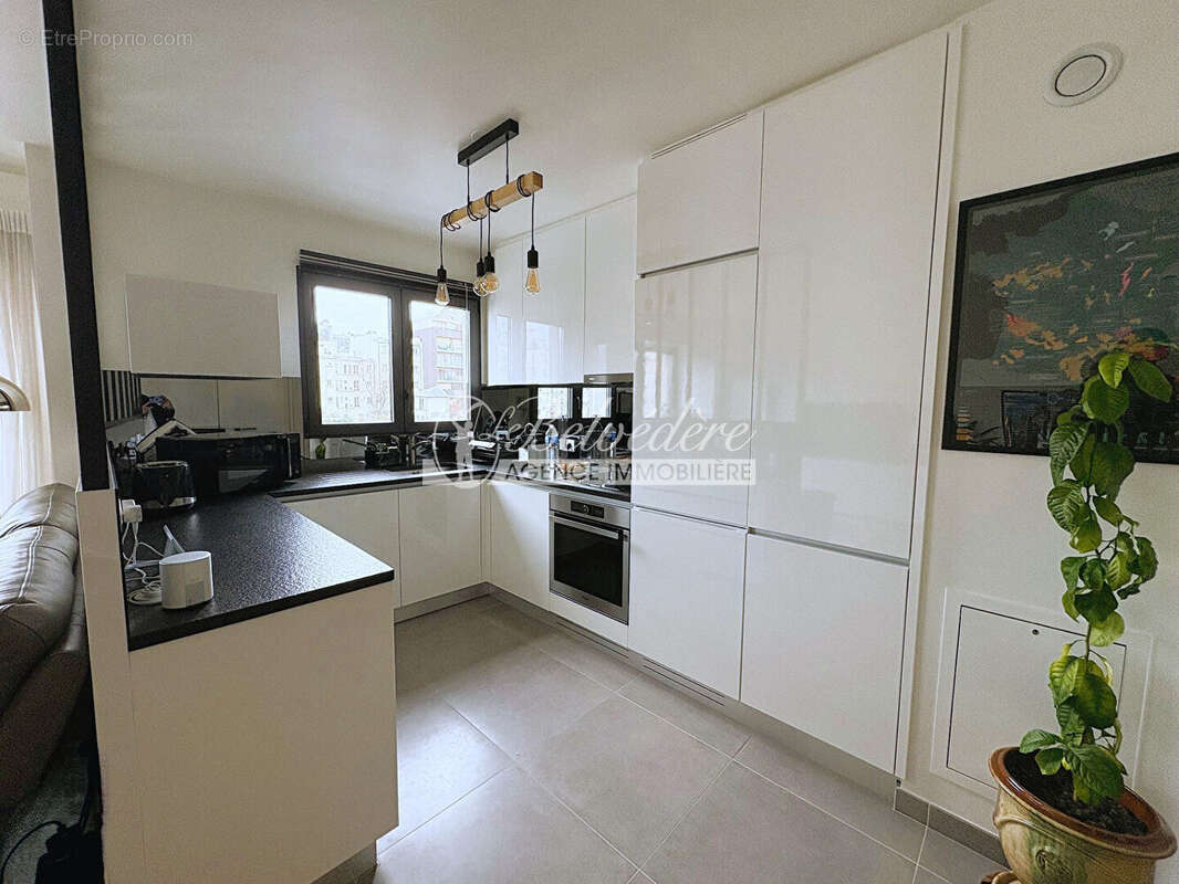 Appartement à PARIS-17E