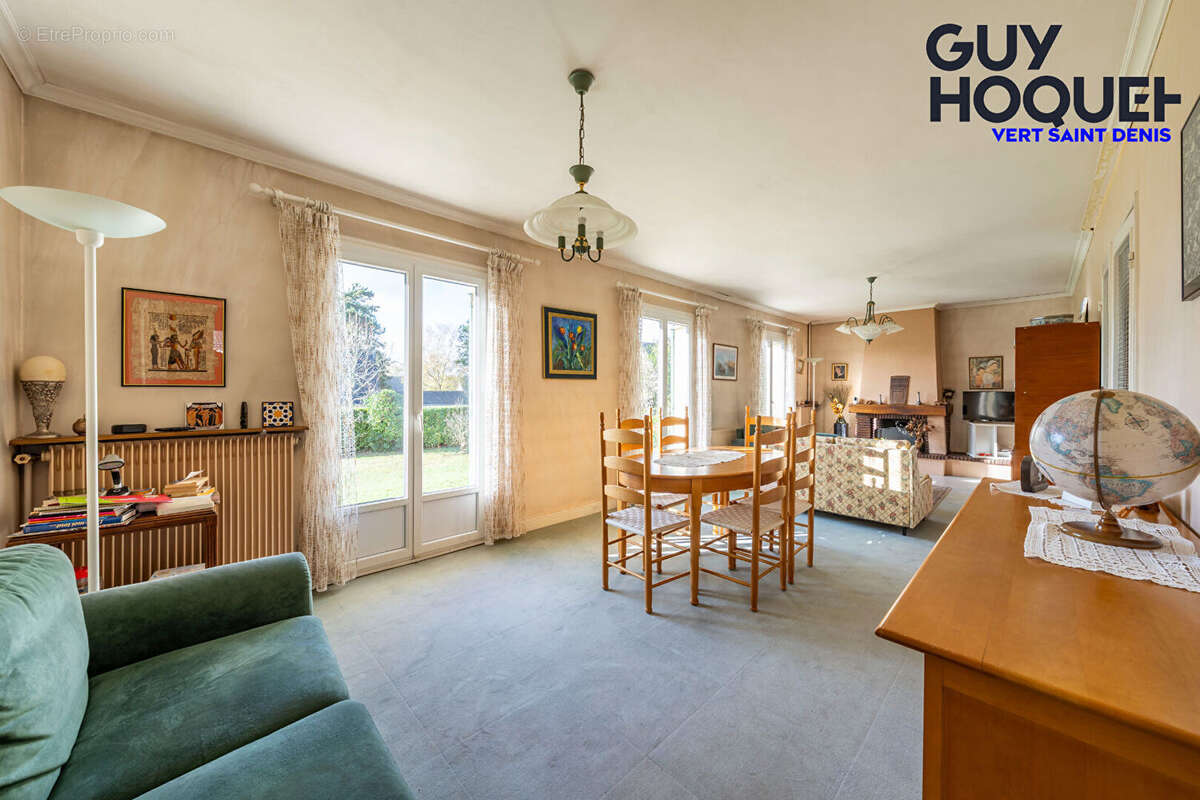 Maison à VERT-SAINT-DENIS