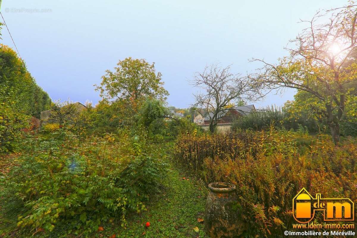 Terrain 818 m² à Mereville  - photo 3