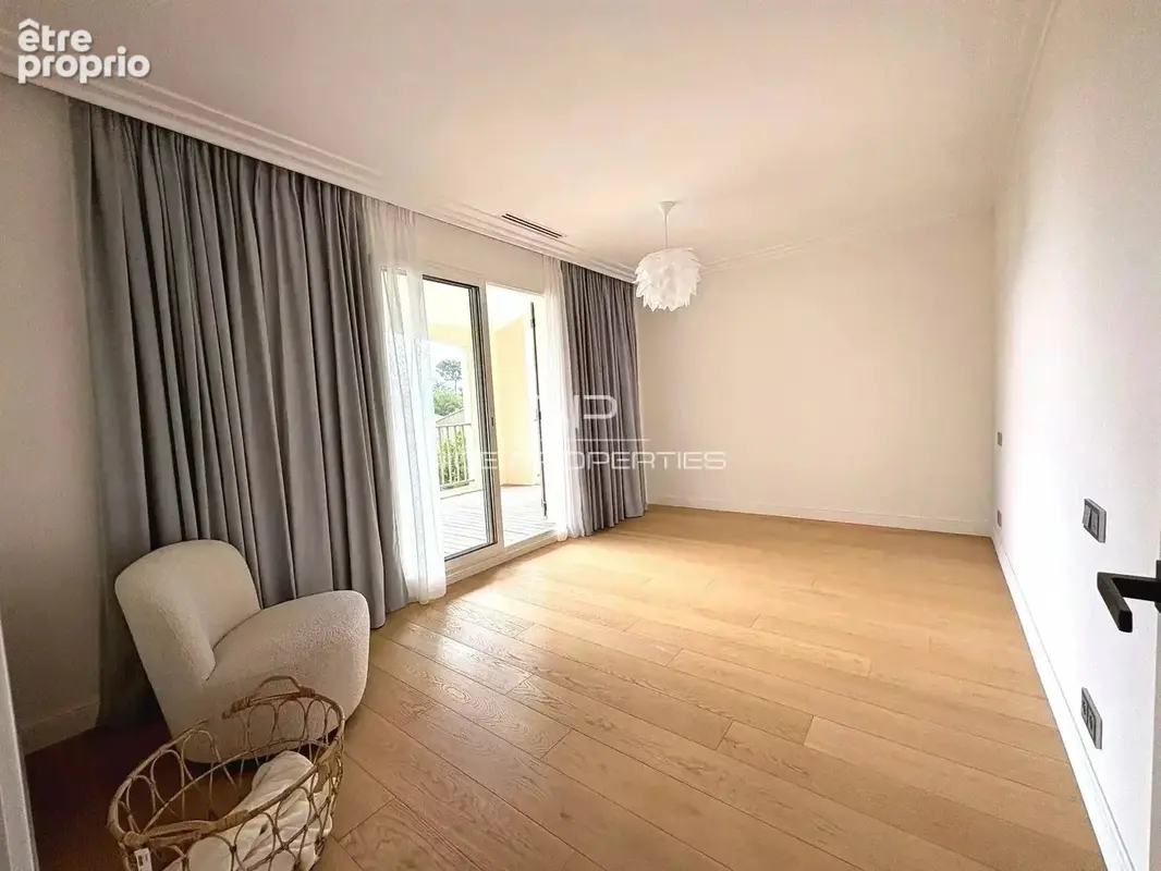ROQUEBRUNE-CAP-MARTIN : Villa rénovée 4 chambres avec piscine et vue mer - photo 13