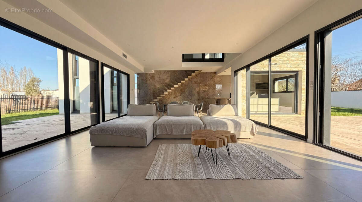 Maison à SAINT-CYR-SUR-LOIRE