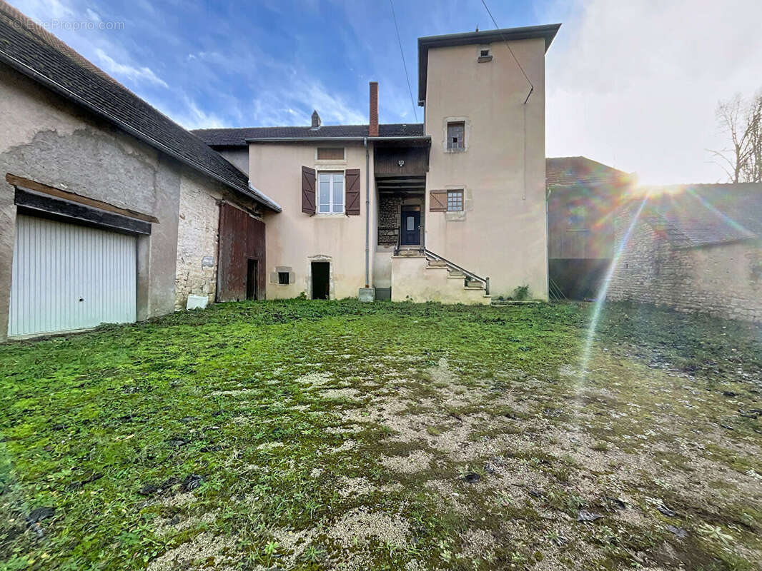 Maison à SAINT-MAURICE-SUR-VINGEANNE