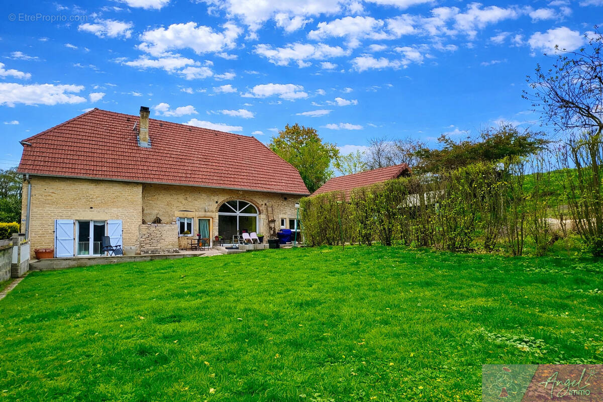 Maison à MONT-SOUS-VAUDREY