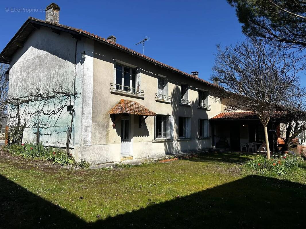 Maison à CHATIGNAC