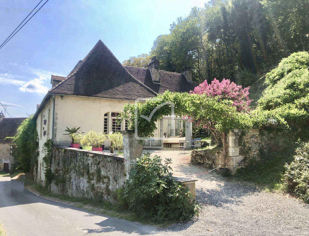 Maison à CARSAC-AILLAC