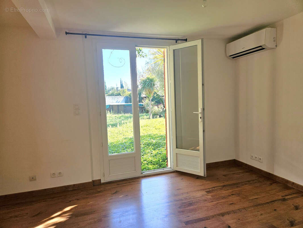 Maison à CAMARET-SUR-AIGUES