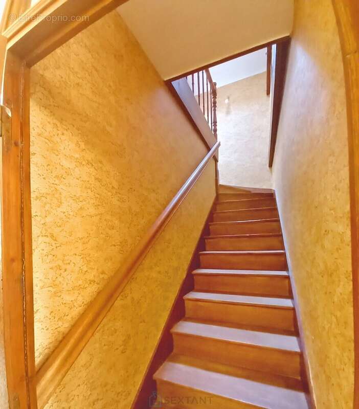 Au Bugue, maison de 129m² des années 30. - photo 11