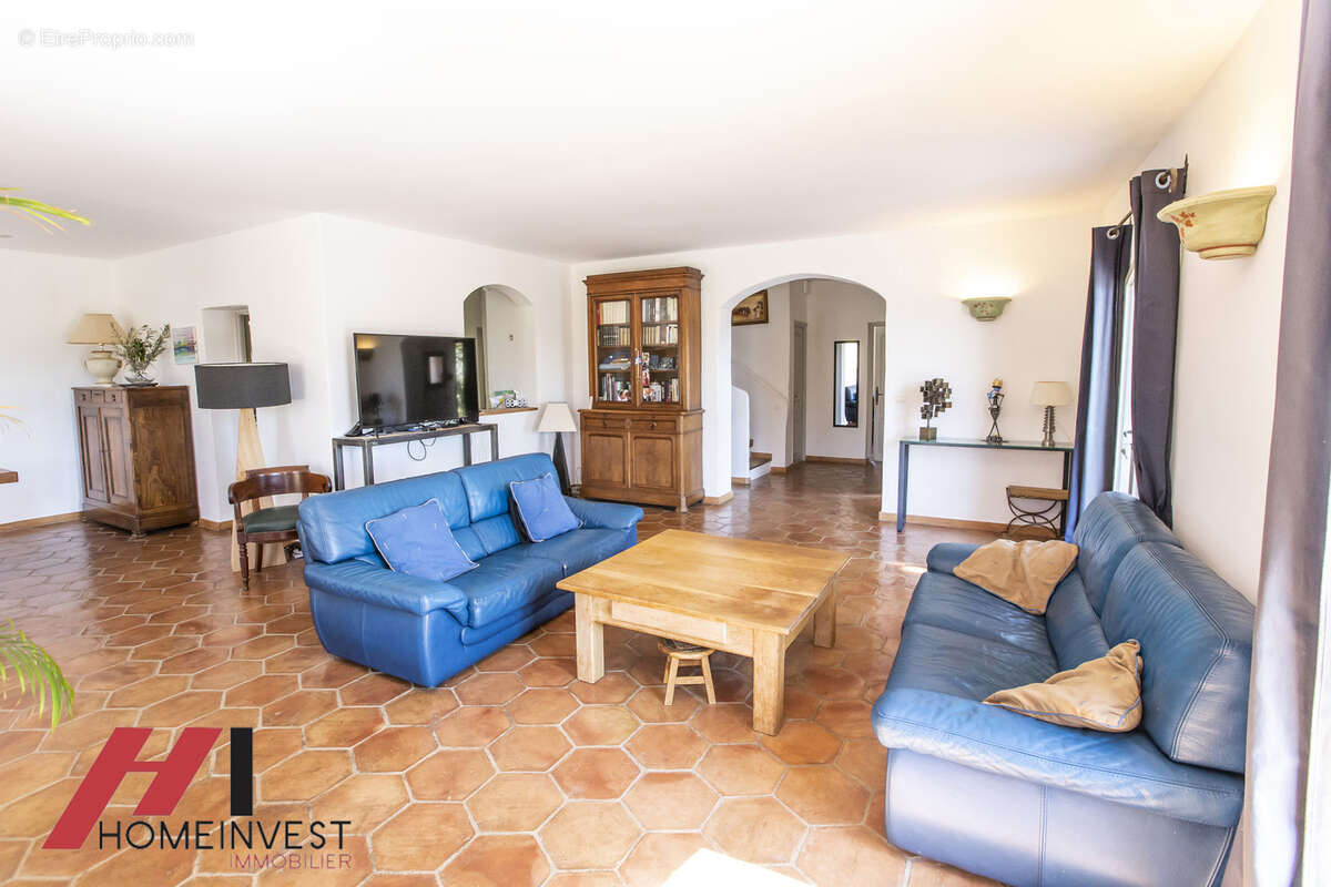 Vue et terrain a couper le souffle pour cette villa - photo 6