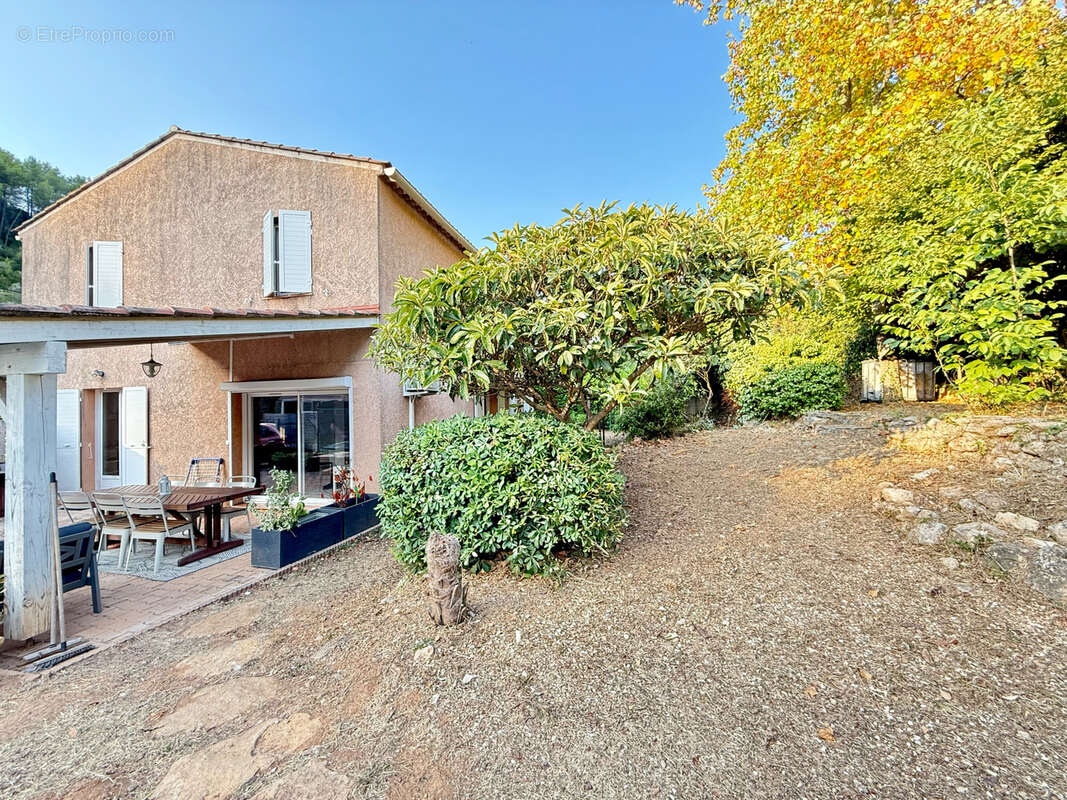 Maison à SOLLIES-TOUCAS