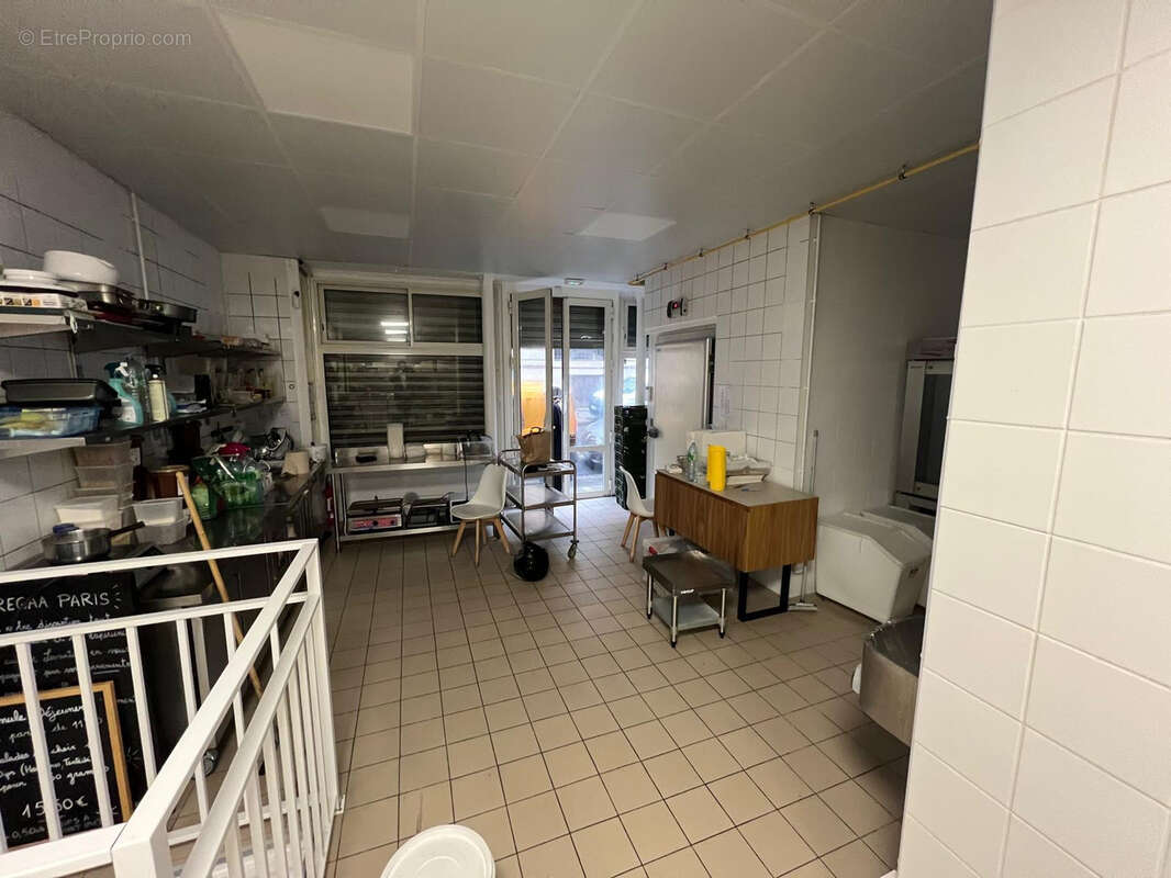 Commerce à PARIS-9E