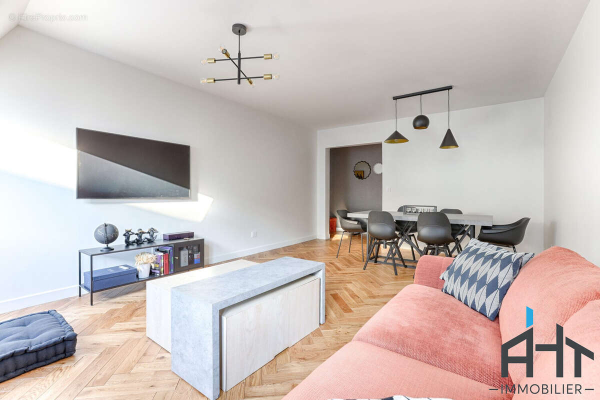 Appartement à CHARENTON-LE-PONT