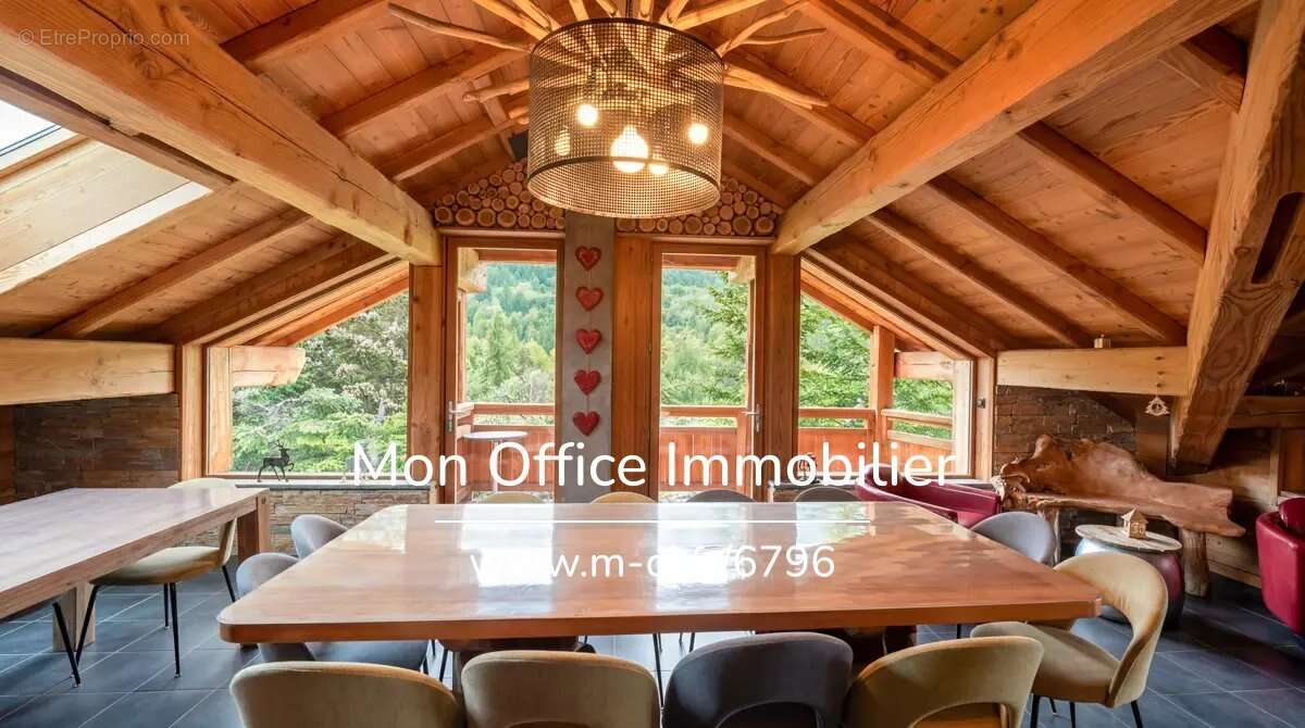 Référence : 6796-MBE. - Chalet Haut de Gamme de 350m² avec piscine et garage XXL - photo 5