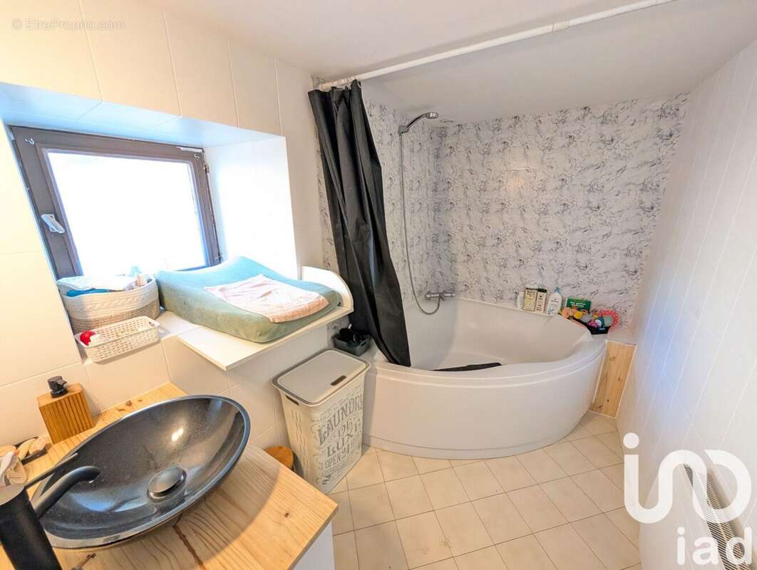 Photo 9 - Maison à LUSSAC-LES-CHATEAUX