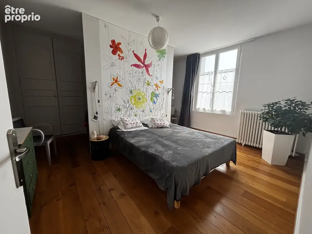 Maison familiale de caractère avec 4 chambres, dépendances et cour close - photo 7