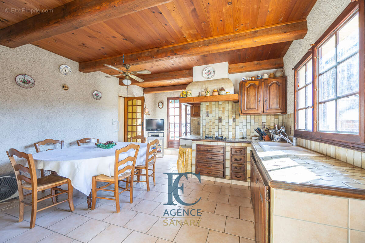 Maison à SAINT-CYR-SUR-MER