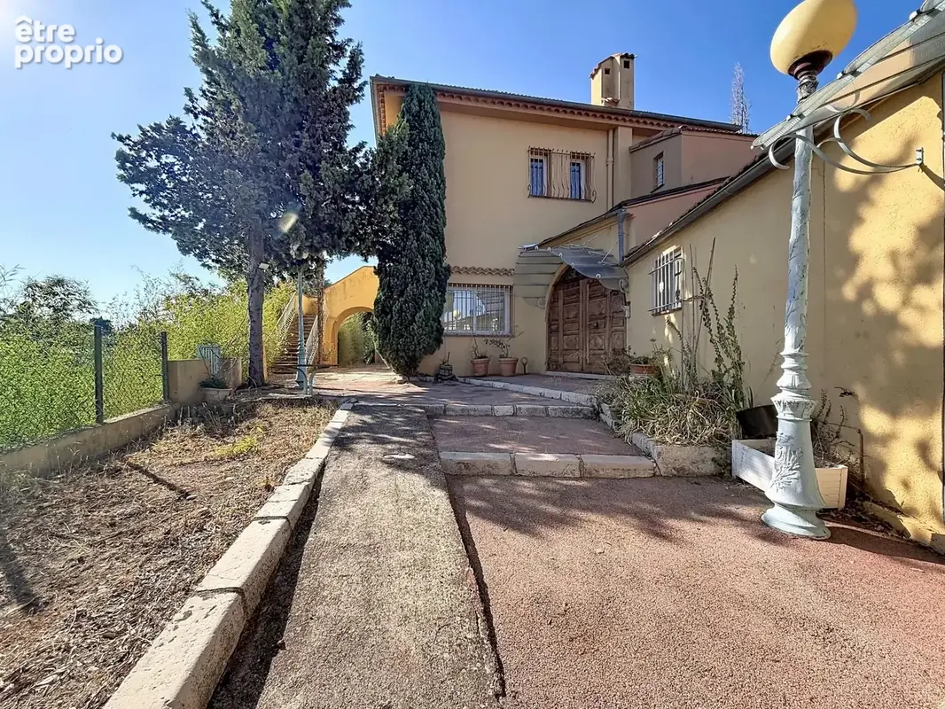 Saint-Roman de Bellet - Maison Niçoise - 6 Pièces - 228 m² - photo 12