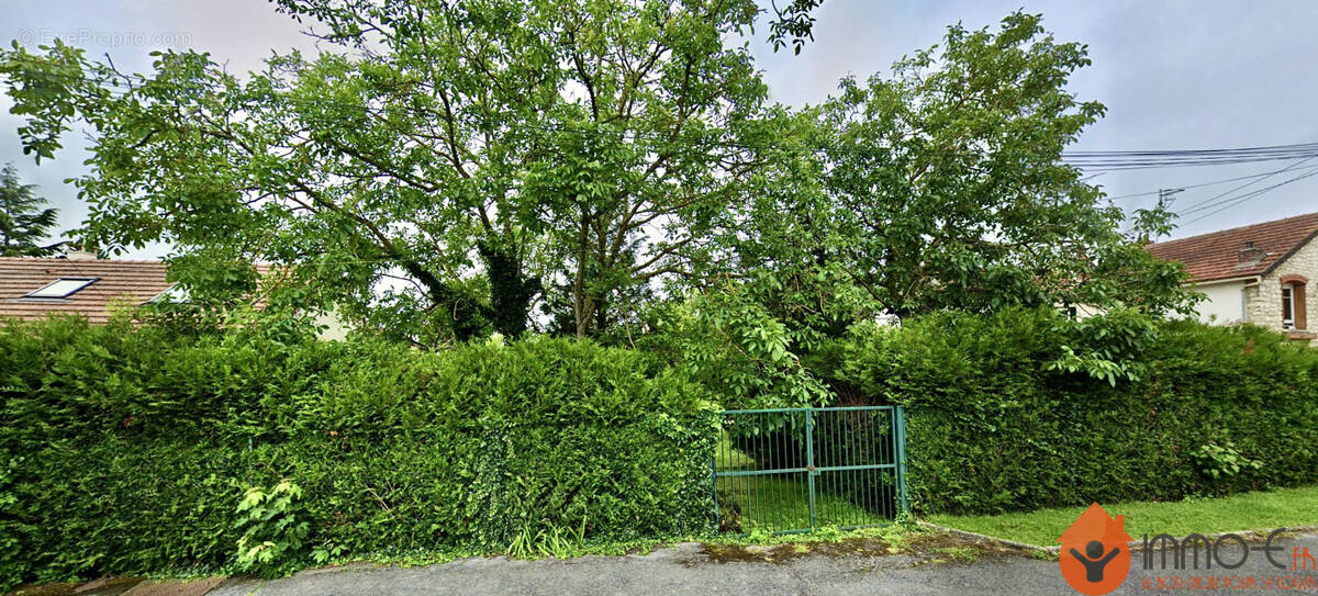 Terrain à ESBLY