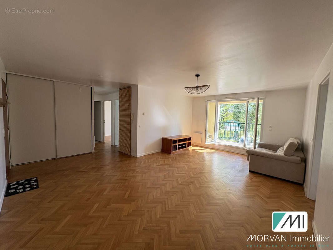 Appartement à LE MESNIL-SAINT-DENIS