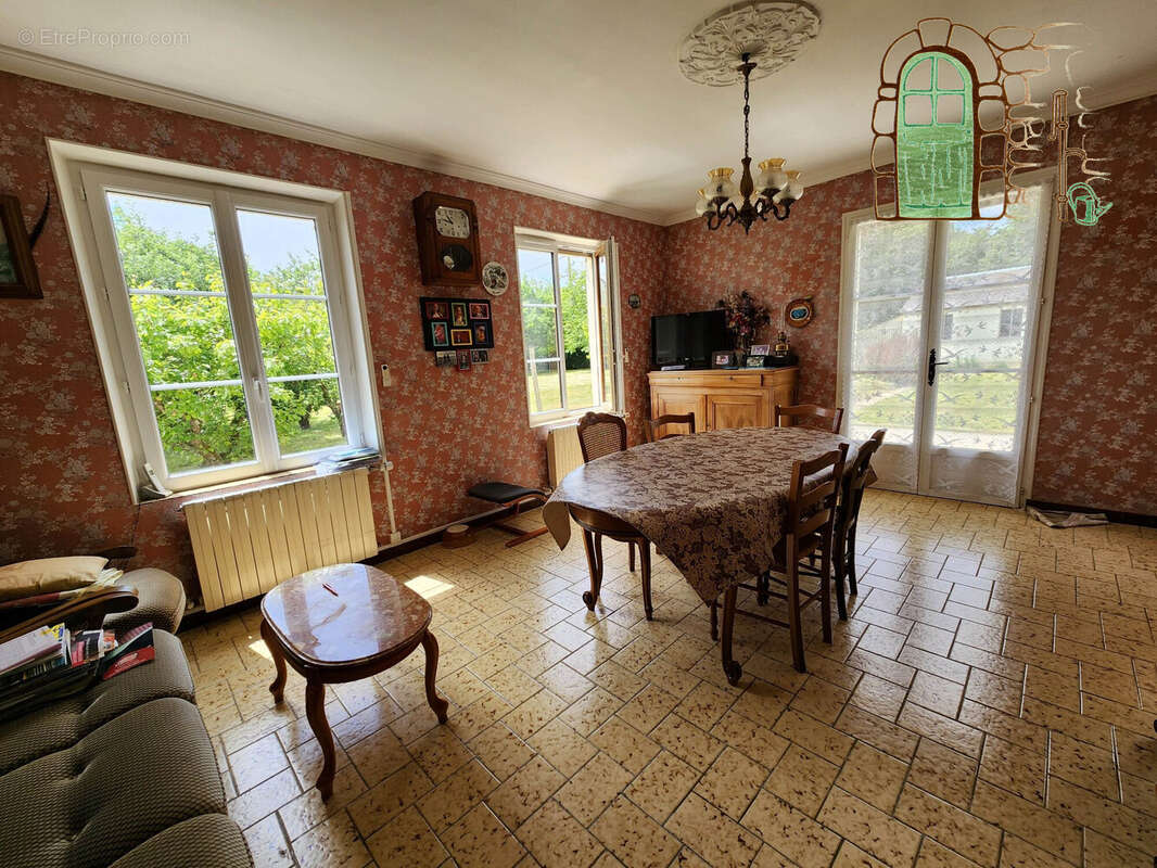 Maison 73 m² à Boursay  - photo 6