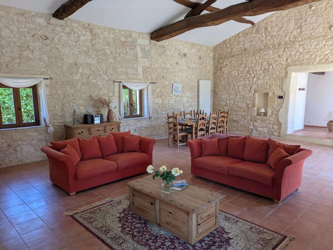 Charmante propriété en pierre avec un potentiel d'investissement avec une piscine - photo 21