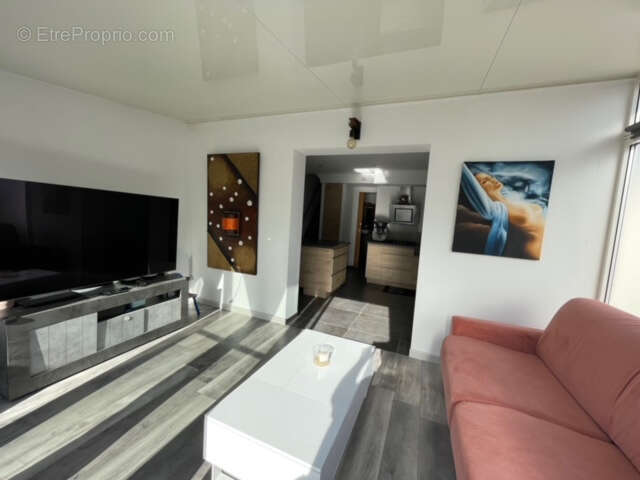 Maison à VIC-LA-GARDIOLE