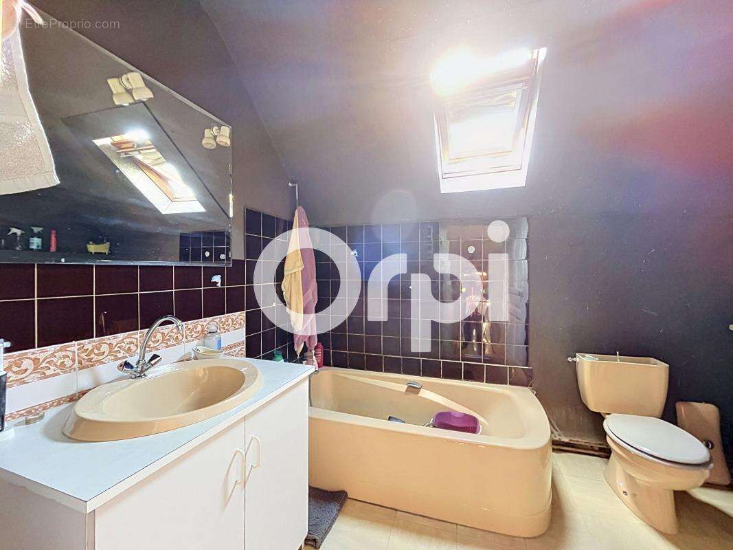 Maison en pierre de caractère 219m2 – Saint-Pantaléon-de-Larche - photo 14