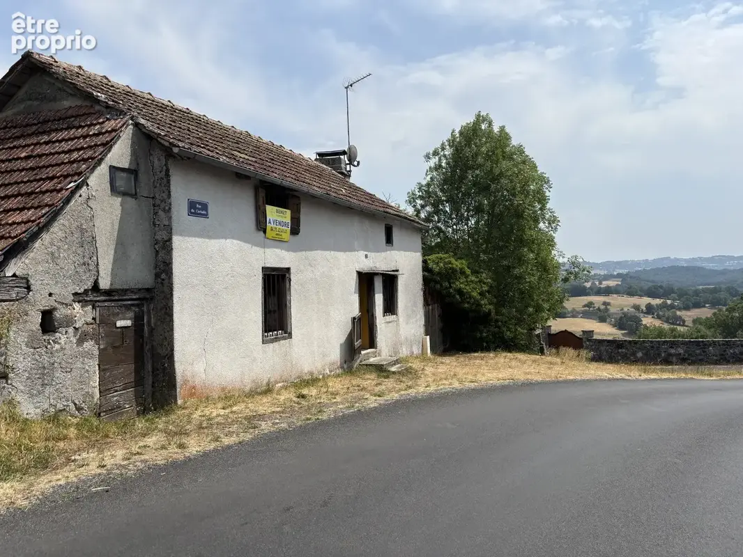 Maison 3 piéces a renover cros de ronesques (15130) - photo 2