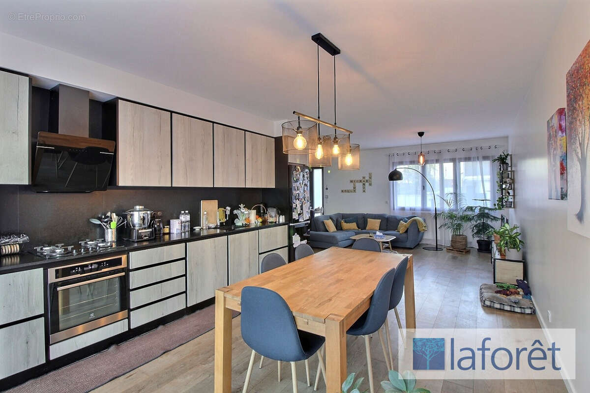 Maison à SAINTE-GENEVIEVE-DES-BOIS