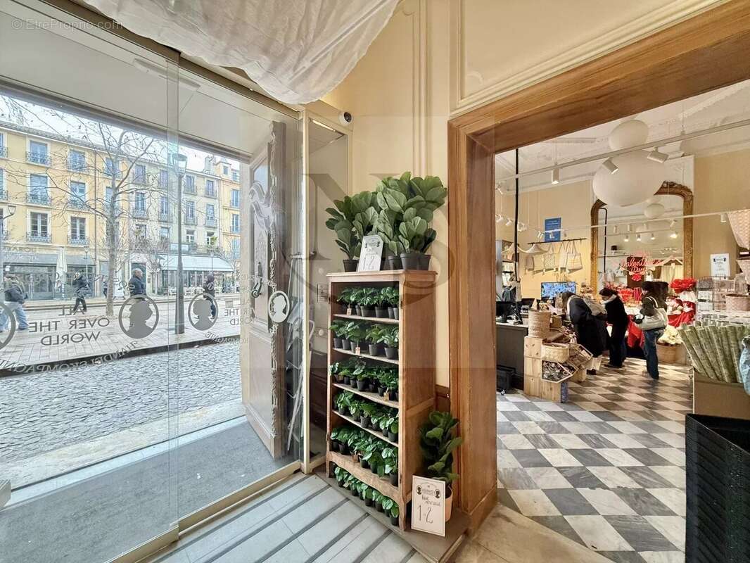 Aix-en-provence / local commercial - cours mirabeau - photo 12