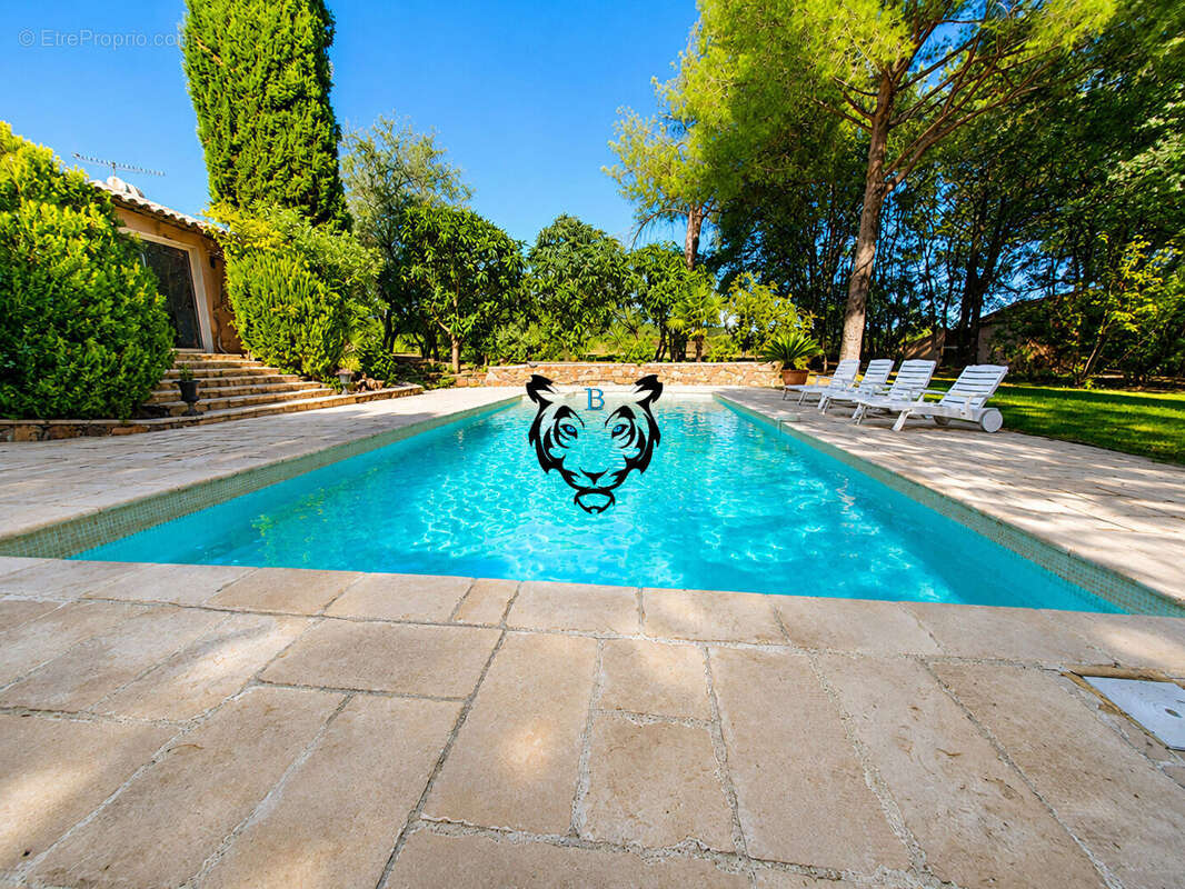 Maison à ROQUEBRUNE-SUR-ARGENS