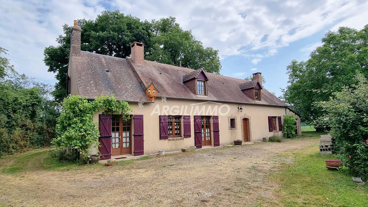 Maison à SAINT-CALAIS
