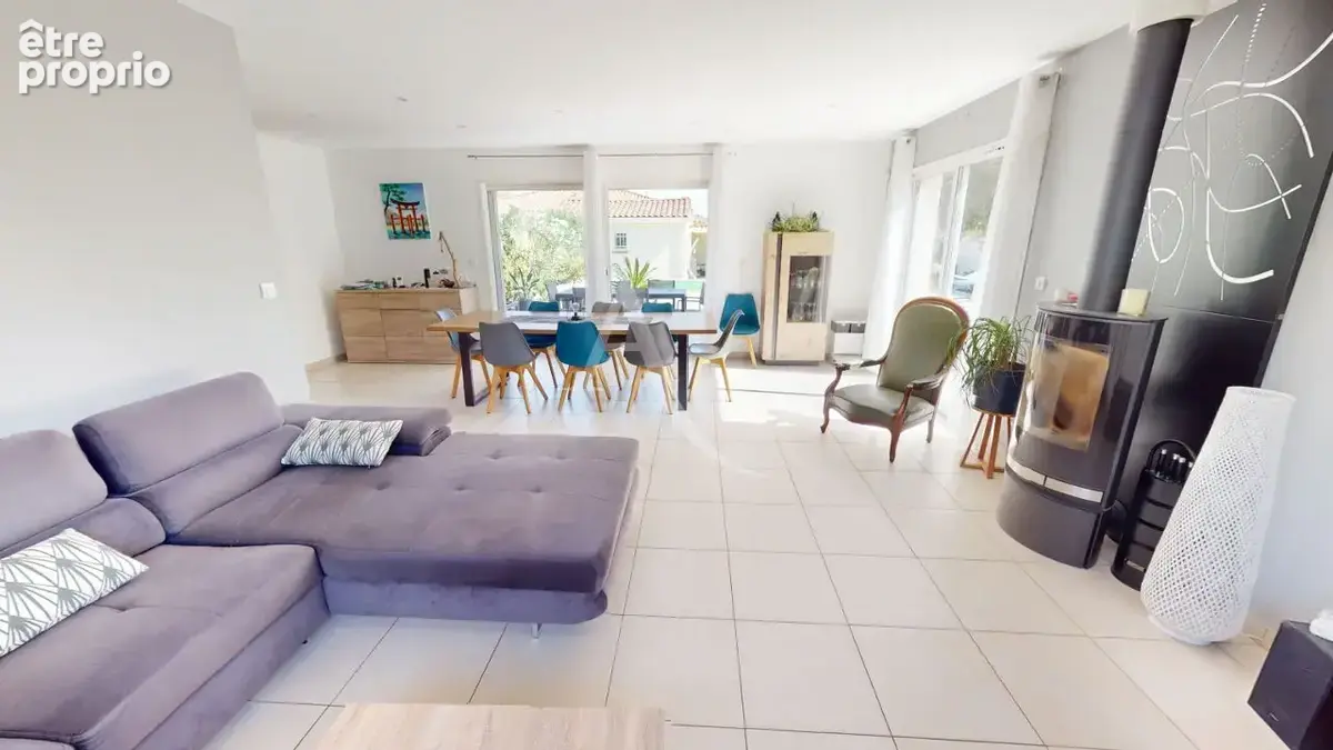 Maison 5 pièces de plain-pied avec piscine et dépendance - photo 5