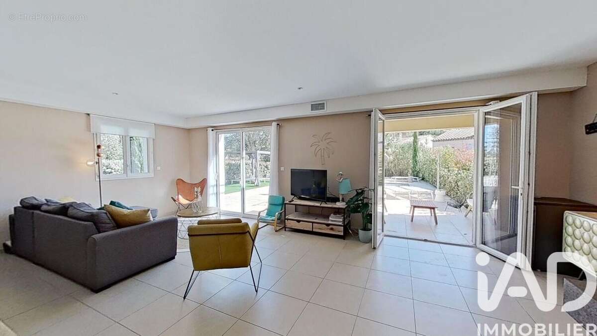 Photo 5 - Maison à ROQUEBRUNE-SUR-ARGENS