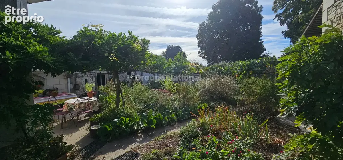 Exclusivité : Ensemble immobilier de deux maisons sur terrain de 1 570 m² - photo 2