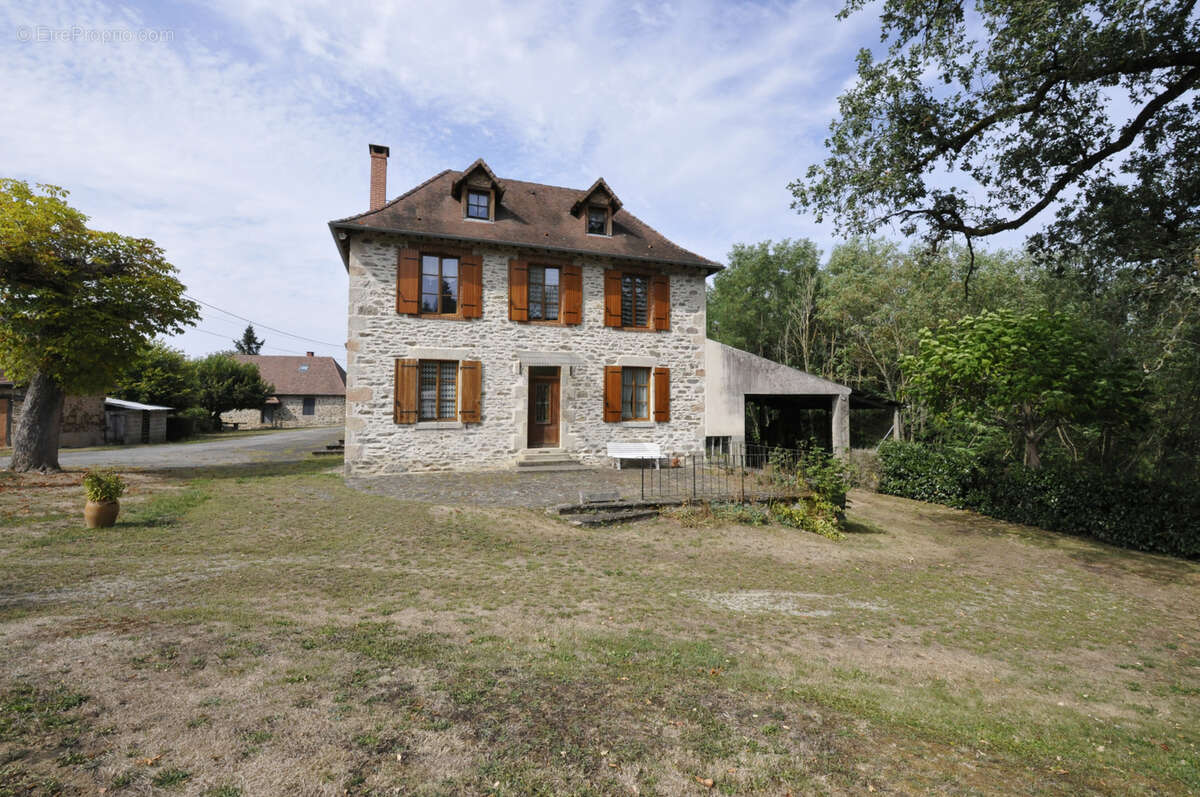 Maison à SAINT-PRIEST-LIGOURE