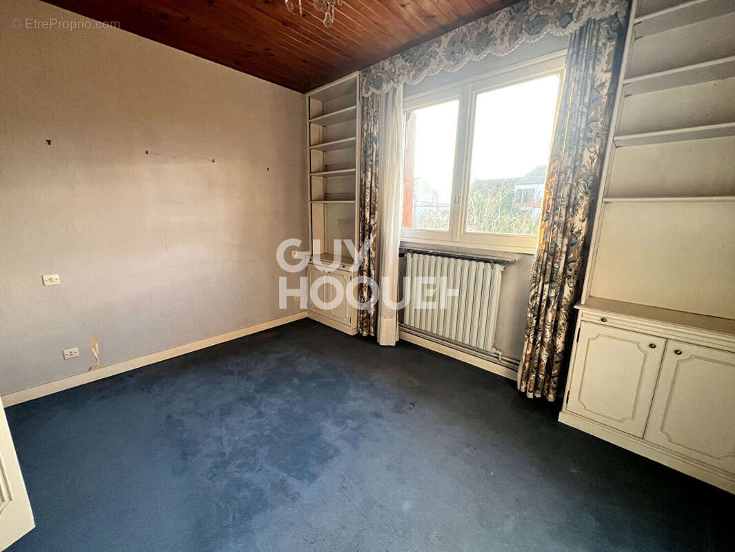 Maison à SAINTE-GENEVIEVE-DES-BOIS