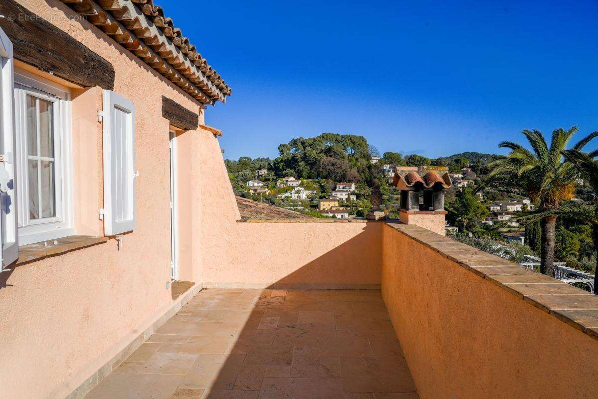 Maison à MOUGINS